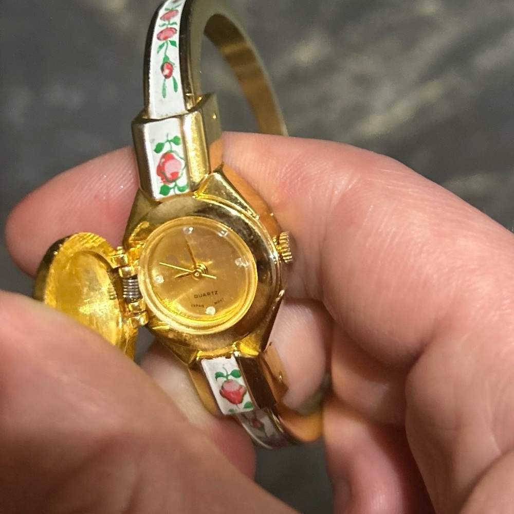 Vintage Quartz Japan Floral Design & Gold Plated Watch Bracelet